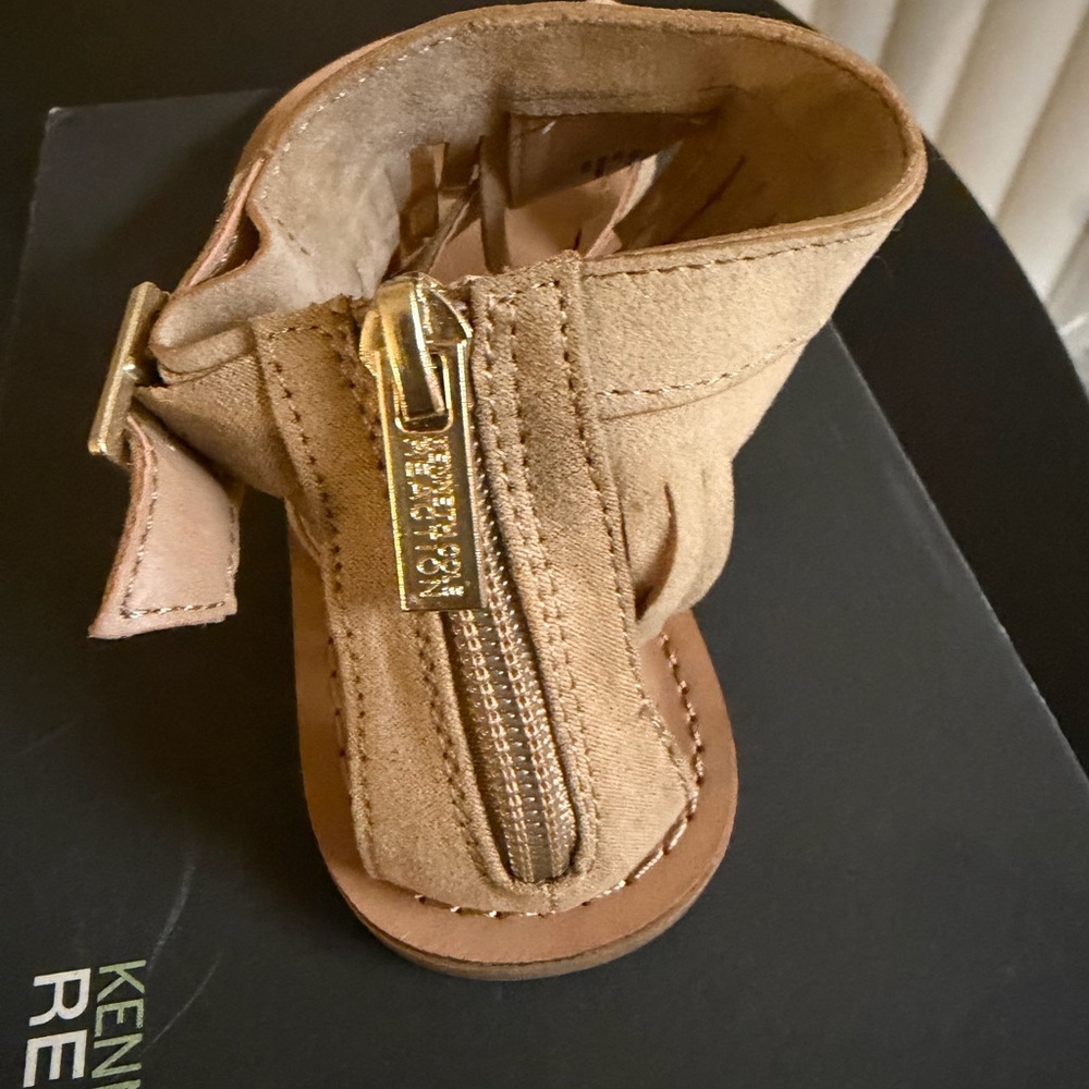 Kenneth Cole Reaction Beige Kids Sandals - Picture 5 of 8